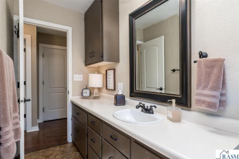 204 Viking Drive Mankato MN 56001