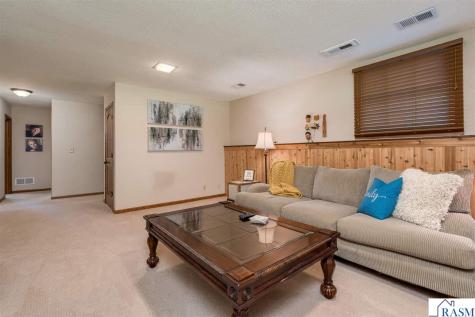204 Viking Drive Mankato MN 56001
