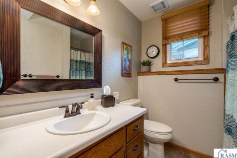 204 Viking Drive Mankato MN 56001