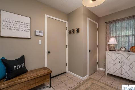 204 Viking Drive Mankato MN 56001