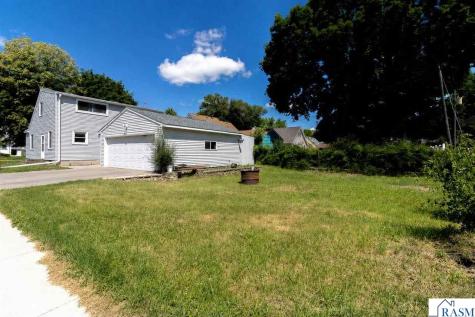 802 Center Street North Mankato MN 56003