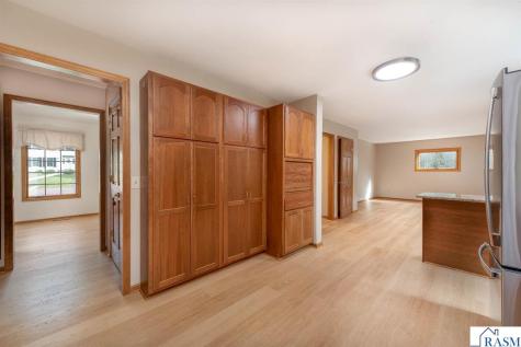 208 Chancery Lane Mankato MN 56001