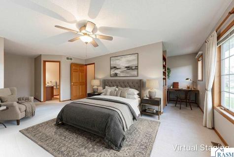 208 Chancery Lane Mankato MN 56001