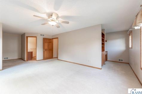 208 Chancery Lane Mankato MN 56001