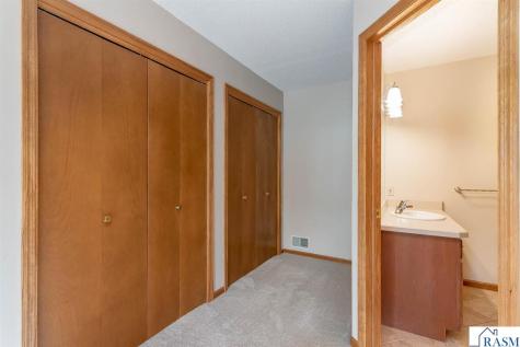 208 Chancery Lane Mankato MN 56001