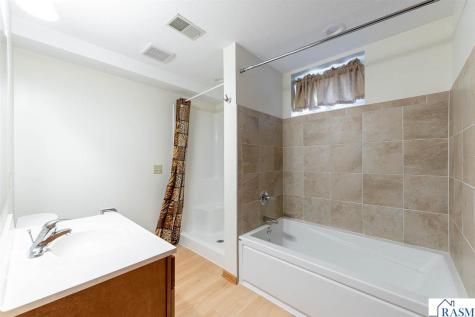 208 Chancery Lane Mankato MN 56001