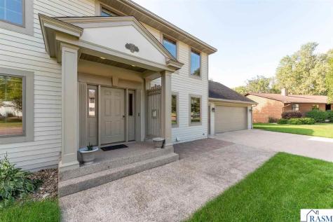 208 Chancery Lane Mankato MN 56001