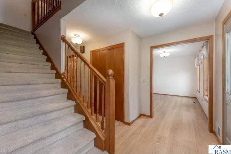 208 Chancery Lane Mankato MN 56001