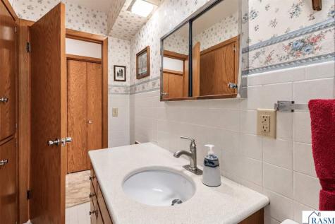 507 SW 1st Street Madelia MN 56062