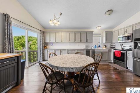 829 Tanager Road Mankato MN 56001