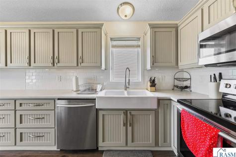 829 Tanager Road Mankato MN 56001