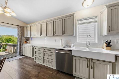 829 Tanager Road Mankato MN 56001