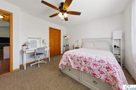 829 Tanager Road Mankato MN 56001
