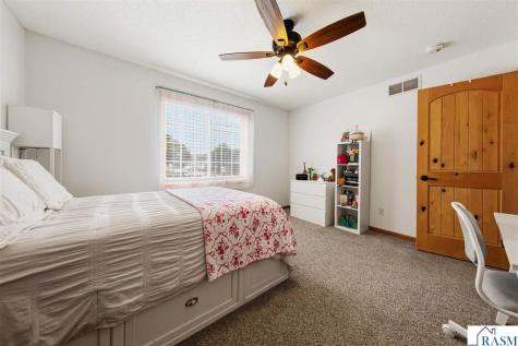 829 Tanager Road Mankato MN 56001