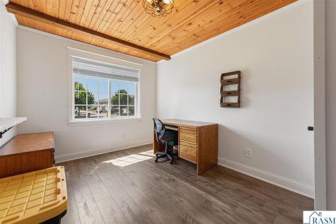 829 Tanager Road Mankato MN 56001