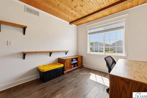 829 Tanager Road Mankato MN 56001