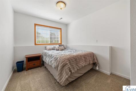 829 Tanager Road Mankato MN 56001