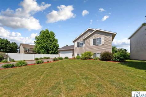 829 Tanager Road Mankato MN 56001