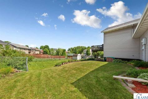 829 Tanager Road Mankato MN 56001