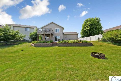829 Tanager Road Mankato MN 56001