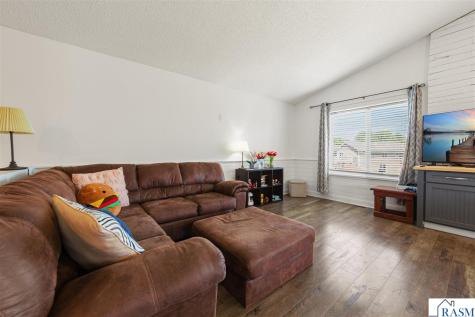 829 Tanager Road Mankato MN 56001