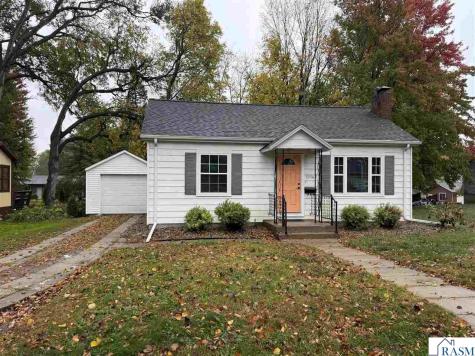 1116 N Armstrong Boulevard St. James MN 56081