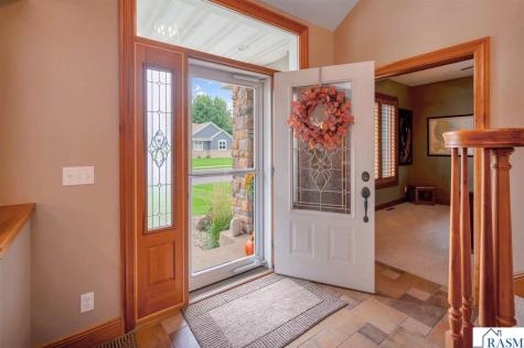 18 Newcastle Court North Mankato MN 56003