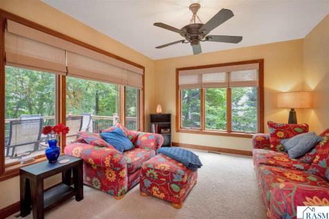18 Newcastle Court North Mankato MN 56003