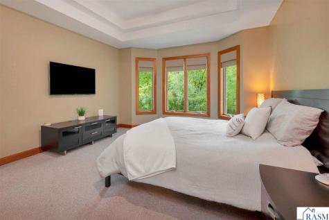 18 Newcastle Court North Mankato MN 56003