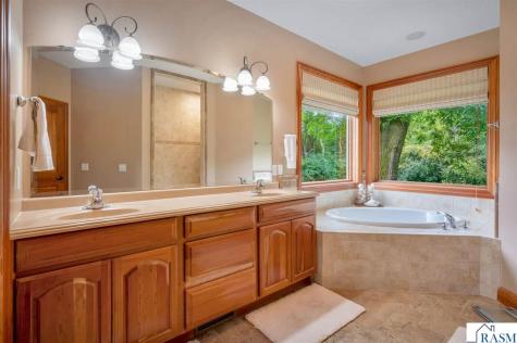 18 Newcastle Court North Mankato MN 56003