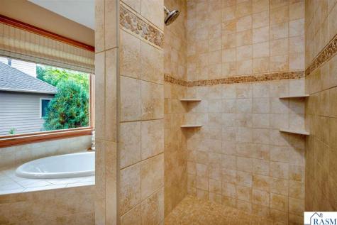 18 Newcastle Court North Mankato MN 56003