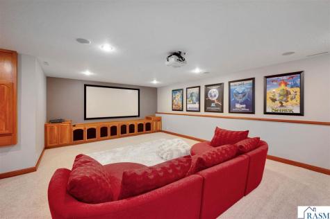 18 Newcastle Court North Mankato MN 56003