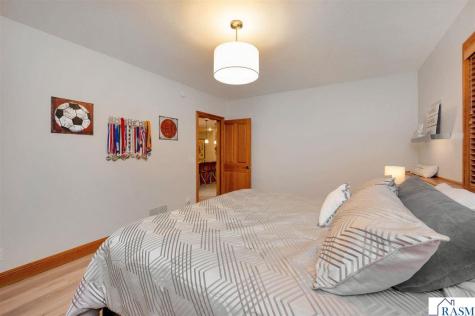 18 Newcastle Court North Mankato MN 56003