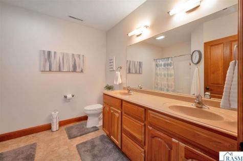 18 Newcastle Court North Mankato MN 56003