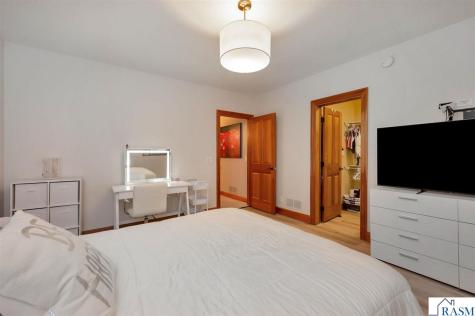 18 Newcastle Court North Mankato MN 56003