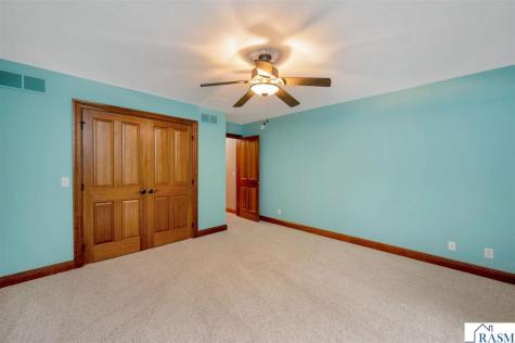 18 Newcastle Court North Mankato MN 56003