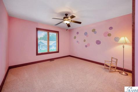 18 Newcastle Court North Mankato MN 56003