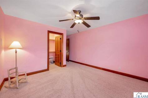 18 Newcastle Court North Mankato MN 56003