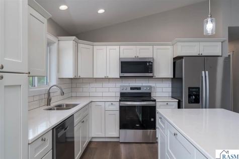 123 Erin Court Nicollet MN 56074