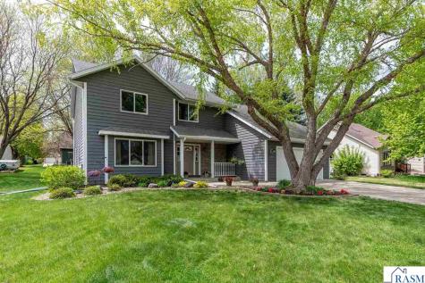 305 Chancery Lane Mankato MN 56001