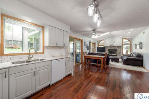 305 Chancery Lane Mankato MN 56001