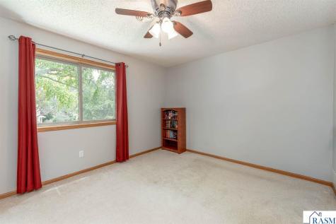 305 Chancery Lane Mankato MN 56001