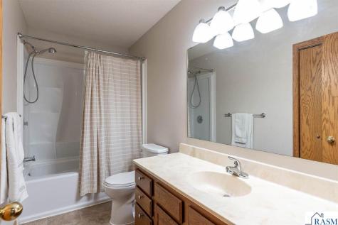 305 Chancery Lane Mankato MN 56001