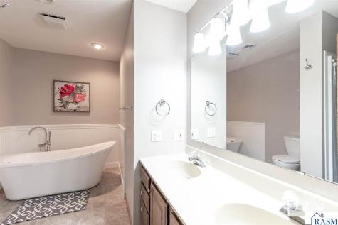 305 Chancery Lane Mankato MN 56001