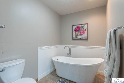 305 Chancery Lane Mankato MN 56001