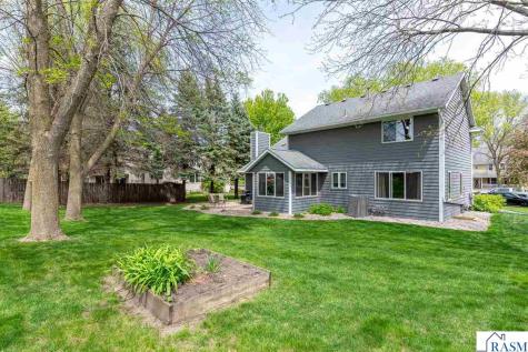 305 Chancery Lane Mankato MN 56001