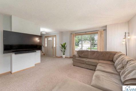 305 Chancery Lane Mankato MN 56001