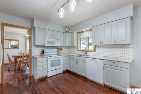 305 Chancery Lane Mankato MN 56001