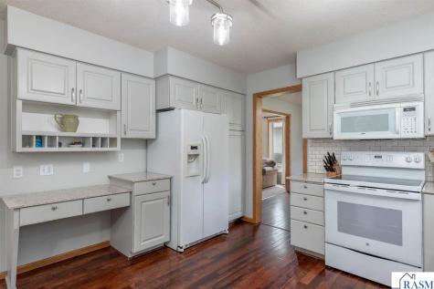 305 Chancery Lane Mankato MN 56001