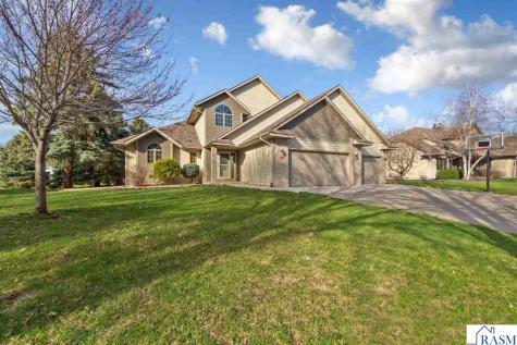 1526 Castle Drive North Mankato MN 56003